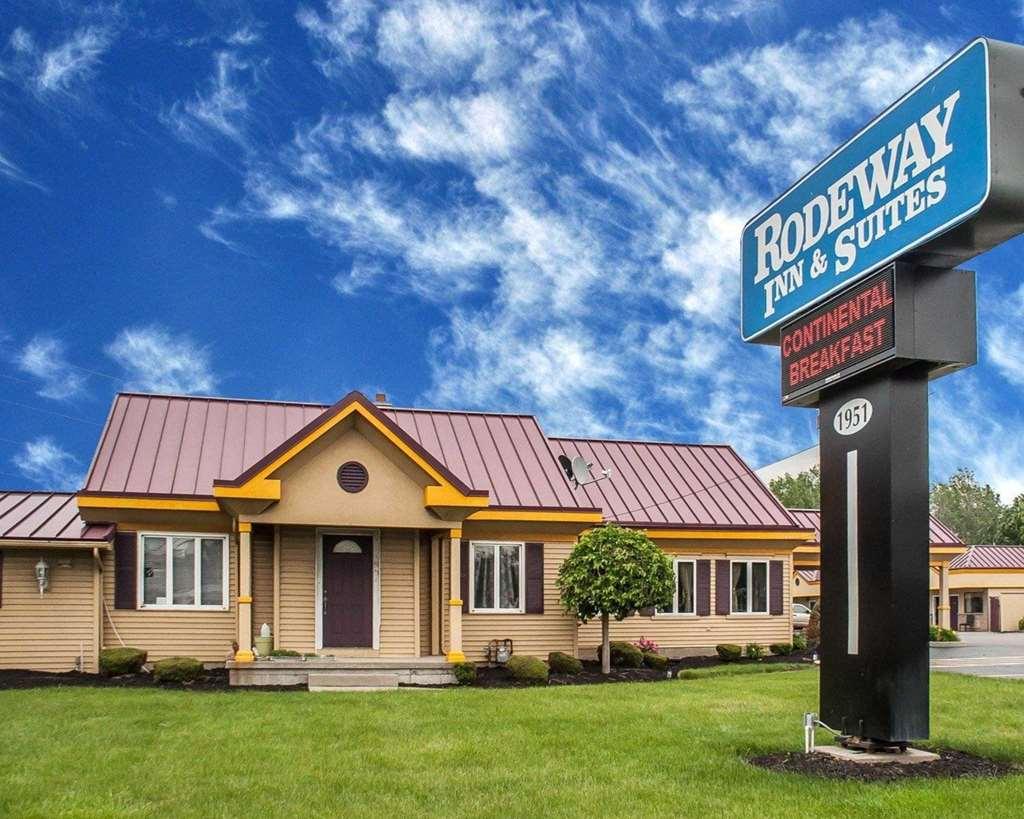 Amherst Inn & Suites エクステリア 写真