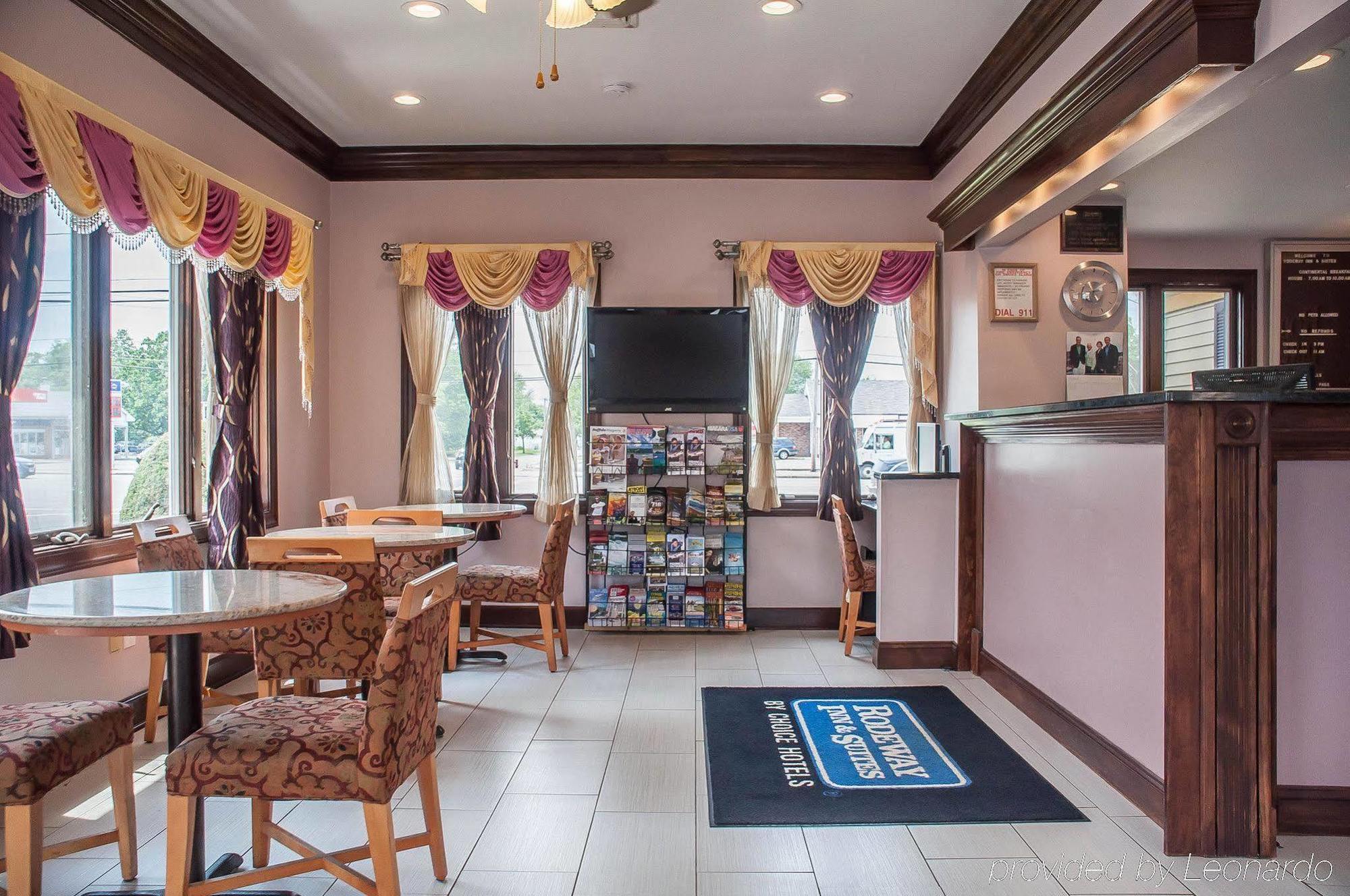 Amherst Inn & Suites エクステリア 写真