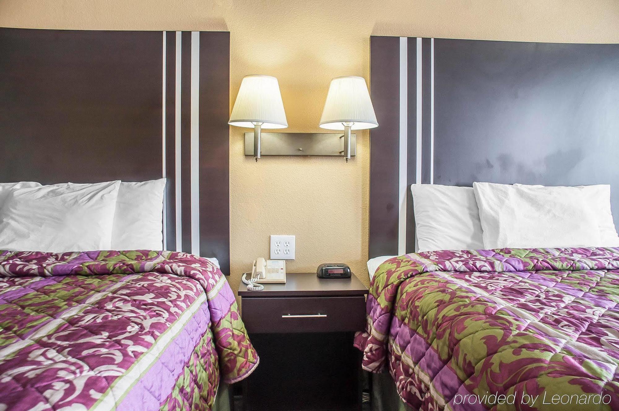 Amherst Inn & Suites エクステリア 写真