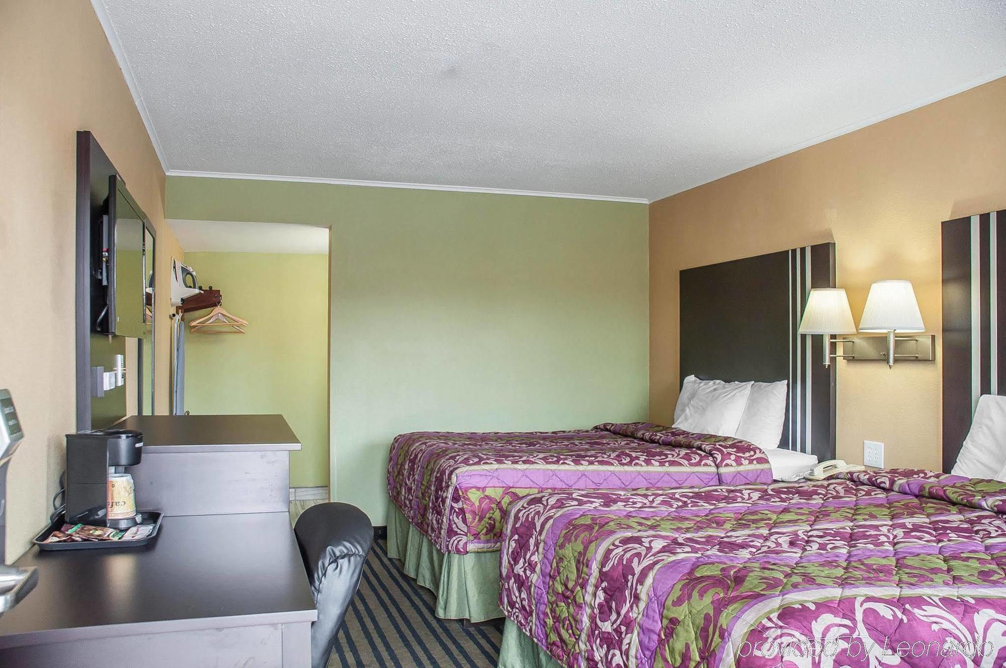Amherst Inn & Suites エクステリア 写真