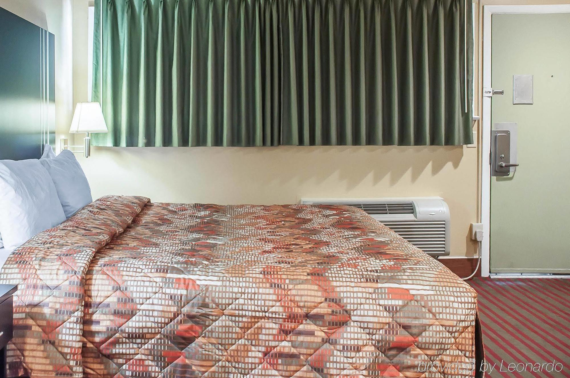 Amherst Inn & Suites エクステリア 写真