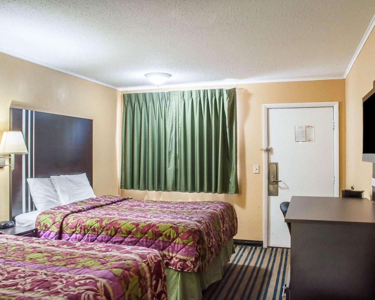 Amherst Inn & Suites エクステリア 写真