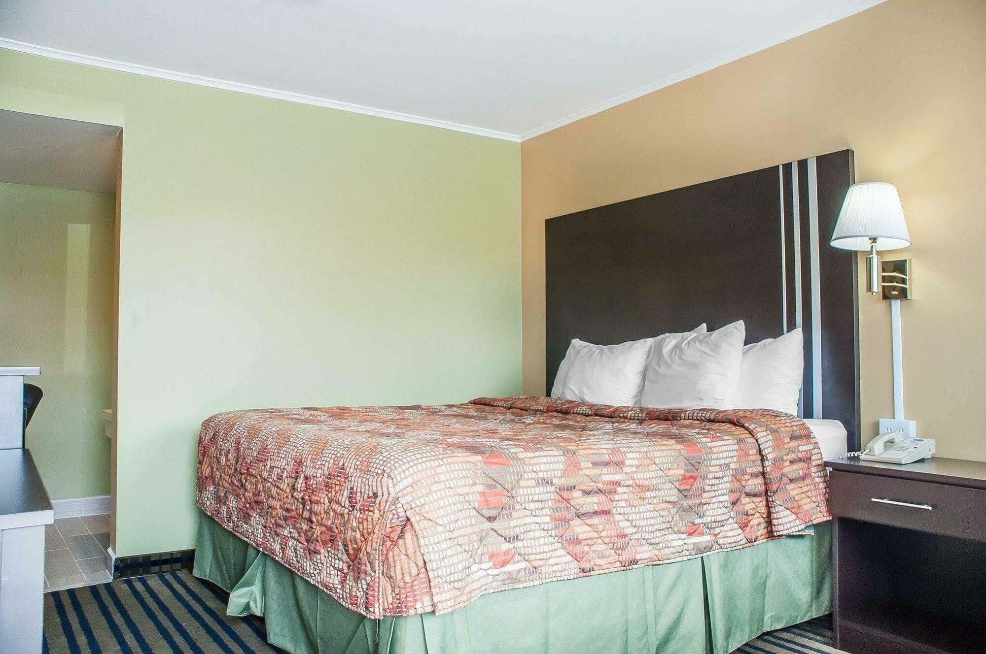 Amherst Inn & Suites エクステリア 写真