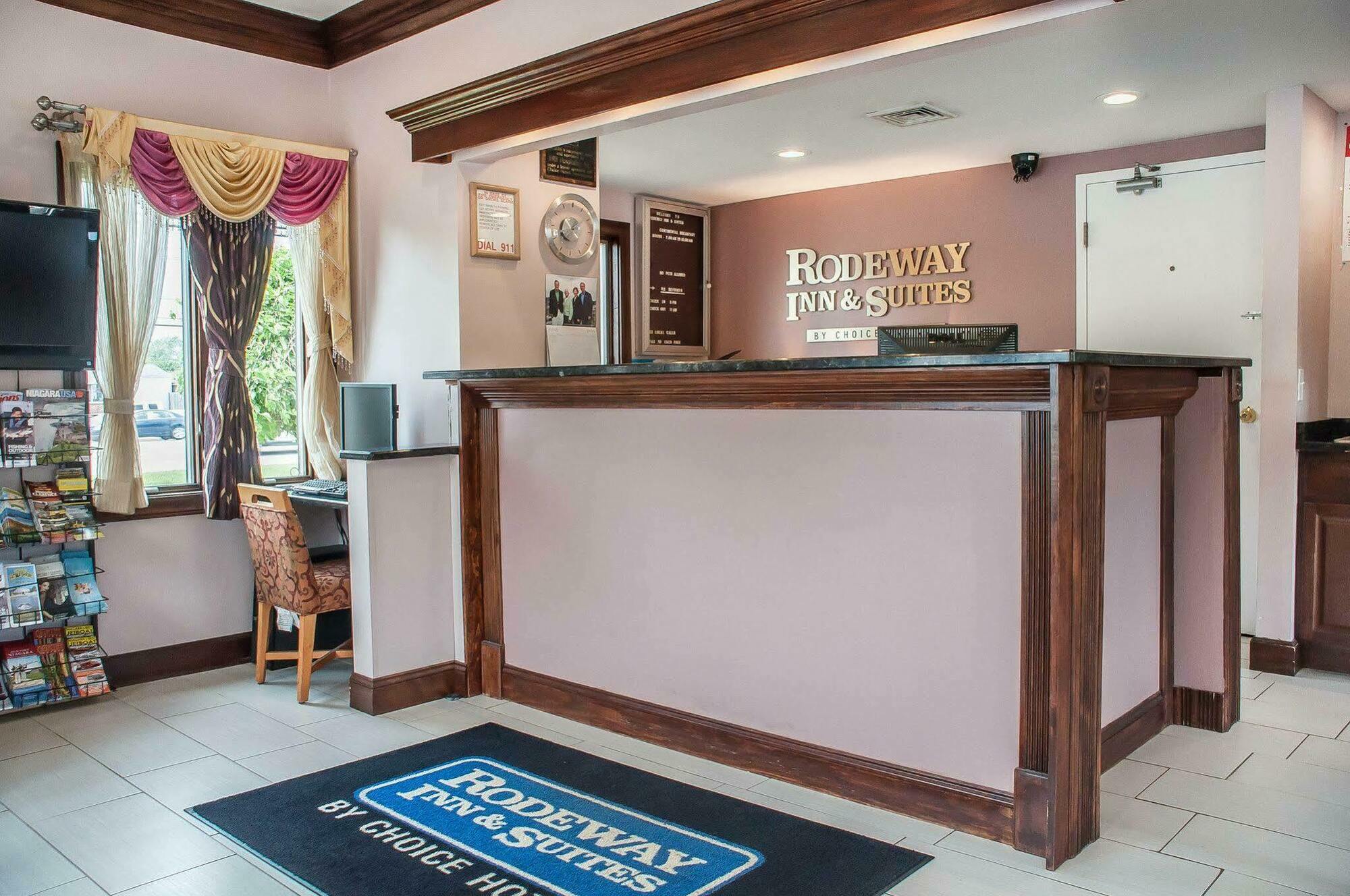 Amherst Inn & Suites エクステリア 写真